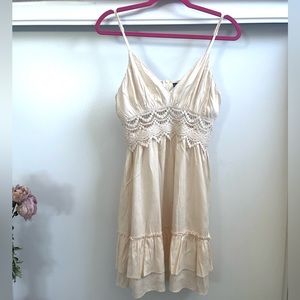 Adorable babydoll type dress perfect for spring or summer.